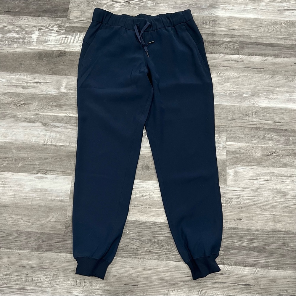 LULULEMON On The Fly Jogger Navy Blue Size 6 MSRP $118
